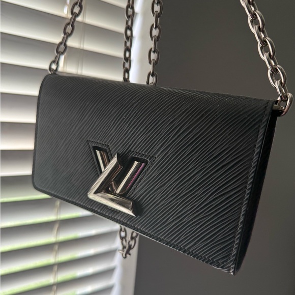 Louis Vuitton Chain Wallet - Picture 3 of 10